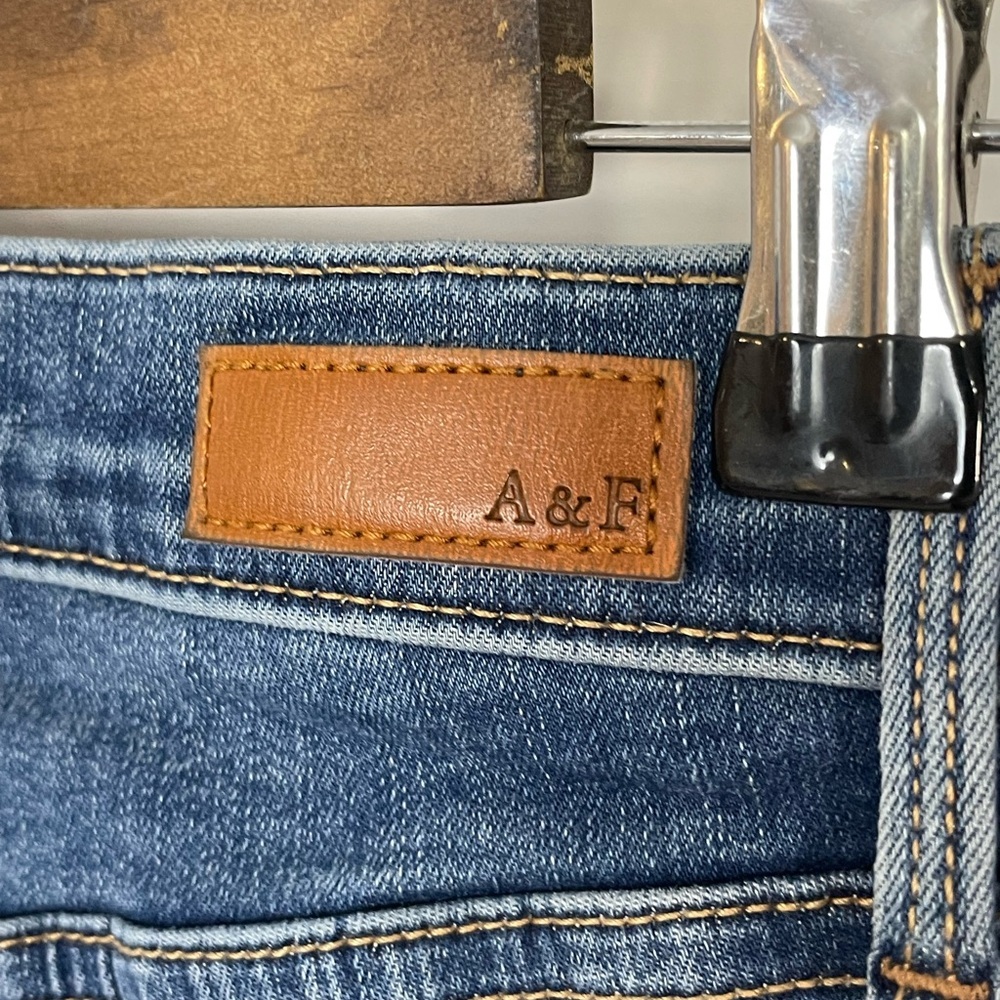 A&F Women’s 28 Distressed Skinny High Rise Abercrombie & Fitch Denim Capri Jeans - Picture 7 of 11